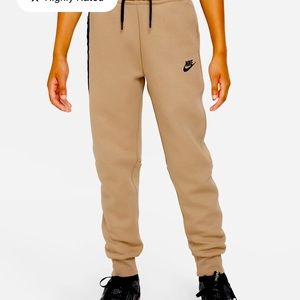 Youth Nike Tech Fleece sz LG